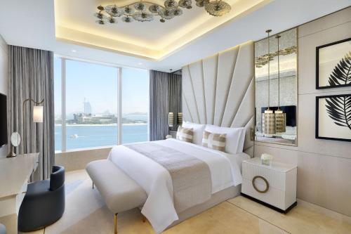 Astor Suite with Sea View, KYMA beach access, Signature St. Regis Butler Service