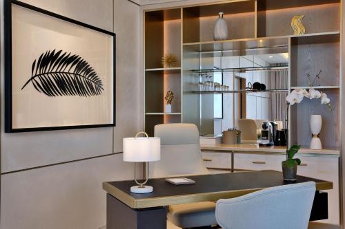 Astor Suite with Sea View, KYMA beach access, Signature St. Regis Butler Service