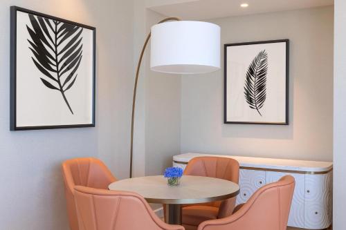 Grand Deluxe Suite with Sea View, KYMA beach access, Signature St. Regis Butler Service