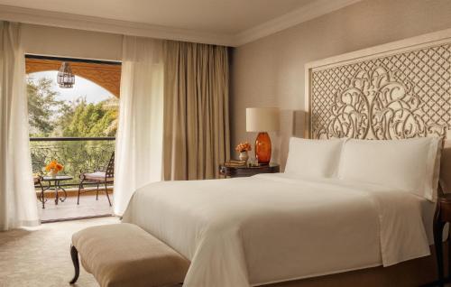 Arabian Court Deluxe King Room - includes Waterpark Access
