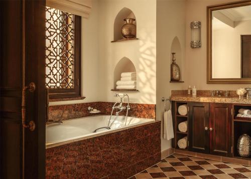 Arabian Court Prince Suite - includes DRIFT Beach Club Access, Host Service, Waterpark Access