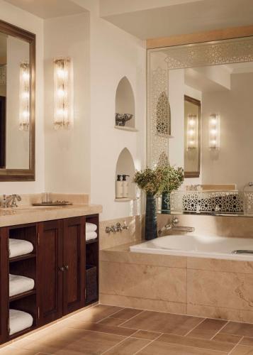 Residence Prestige King Room (Adults Only) - includes Host Service, Afternoon Tea