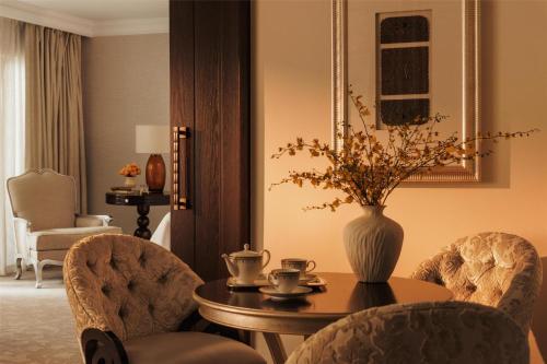 Arabian Court Two Bedroom Executive Suite - includes DRIFT Beach Club Access, Host Service, Waterpark Access