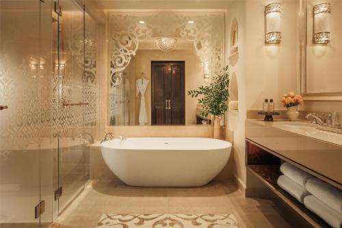 Arabian Court Executive Suite – UAE Resident, UAE ID Mandatory - includes 500 AED daily credit, DRIFT Beach Club Access, Waterpark Access