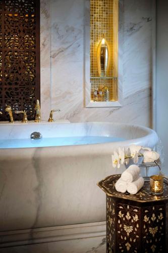 Palace Royal Suite - includes Host Service, Afternoon Tea, Evening Drinks, DRIFT Beach Club Access,Waterpark Access