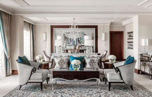 Palace Royal Suite - includes Host Service, Afternoon Tea, Evening Drinks, DRIFT Beach Club Access,Waterpark Access