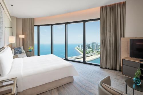 One Bedroom Sea View Suite & World's Highest Infinity Pool Access