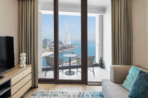 One Bedroom Sea View Suite & World's Highest Infinity Pool Access