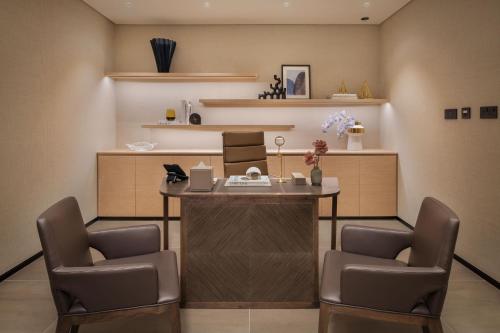 Three Bedroom Presidential Suite & Cabana & World's Highest Infinity Pool Access