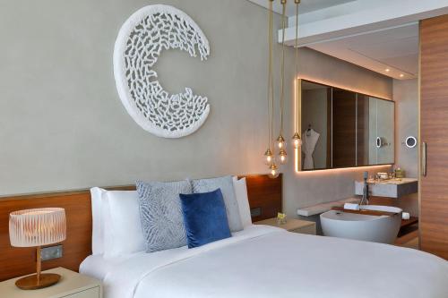 Deluxe King Room with Canal View  including Signature St. Regis Butler Service