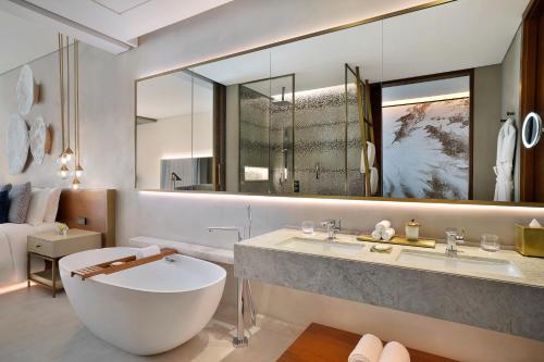 Deluxe Double Room with Two Double Beds and Canal View including Signature St. Regis Butler Service