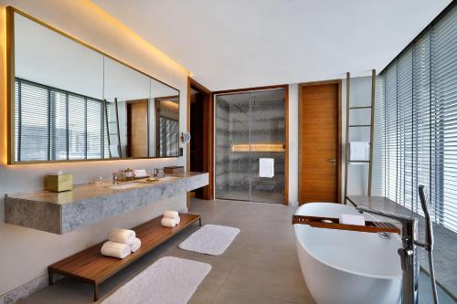 St Regis King Suite with Canal View  including Signature St. Regis Butler Service