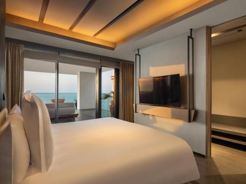 Harmony Two-Bedroom Presidential Suite - Oceanfront - Dedicated butler, breakfast at Alizee or in-room dining, daily sunset Aperitivo served in suite, and a round-trip airport transfer with Complimentary Rainforest Experience once per stay