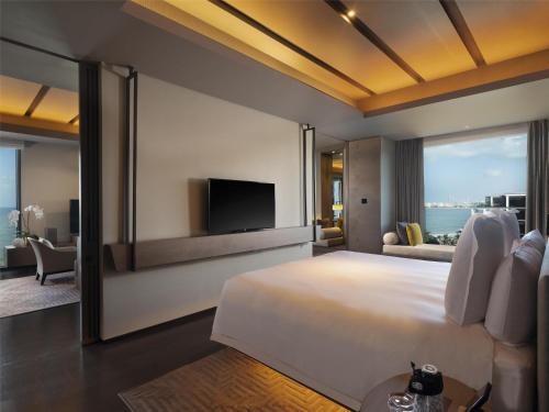 Family Suite, Spacious Interconnecting Room with 2 balconies and 2 bathrooms with Complimentary Rainforest Experience once per stay