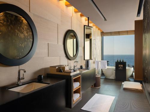 Family Suite, Spacious Interconnecting Room with 2 balconies and 2 bathrooms with Complimentary Rainforest Experience once per stay