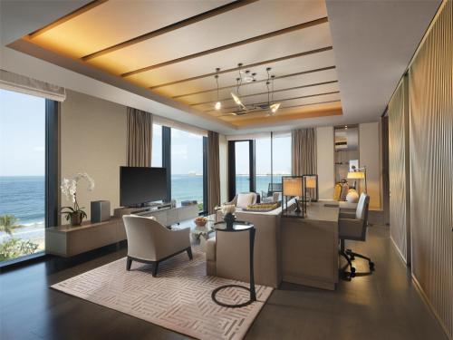 Family Suite, Spacious Interconnecting Room with 2 balconies and 2 bathrooms with Complimentary Rainforest Experience once per stay