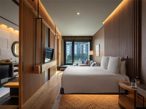 Family Room , Two interconnecting rooms with 2 balconies and 2 bathrooms