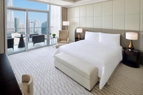 Premier Suite Burj Khalifa and  Fountain View – Lounge access  serving lunch, afternoon tea, and dinner