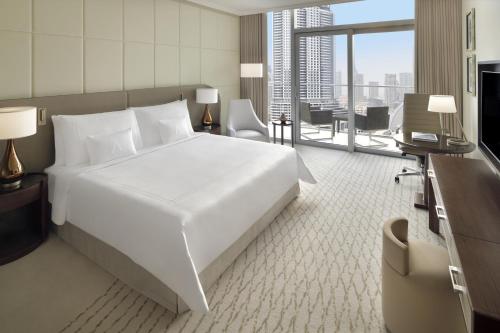 Premier Suite Burj Khalifa and  Fountain View – Lounge access  serving lunch, afternoon tea, and dinner