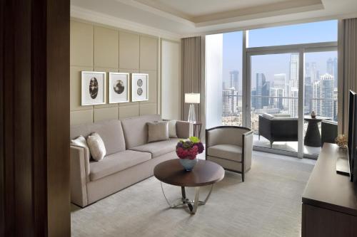 Premier Suite Burj Khalifa and  Fountain View – Lounge access  serving lunch, afternoon tea, and dinner