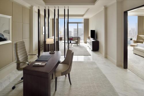 Premier Suite Burj Khalifa and  Fountain View – Lounge access  serving lunch, afternoon tea, and dinner