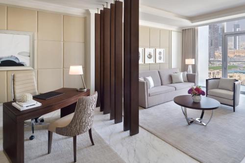 Premier Suite Burj Khalifa and  Fountain View – Lounge access  serving lunch, afternoon tea, and dinner