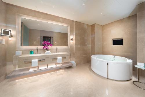 Luxe Spa Suite