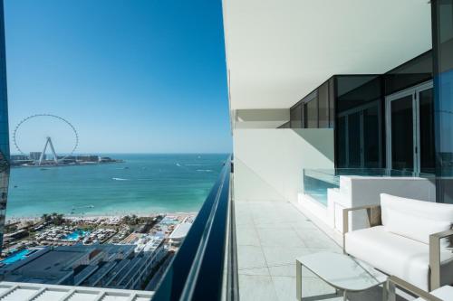 2 Bedroom Skyline Suite wih Pool