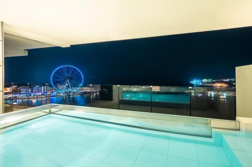 3 Bedroom Skyline Suite with Pool