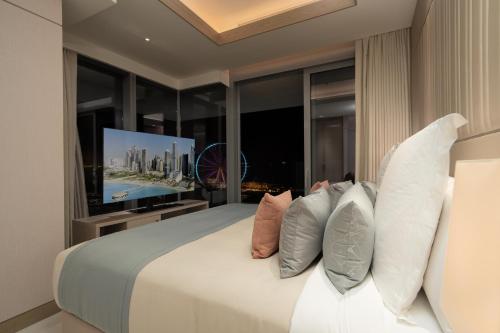 3 Bedroom Skyline Suite with Pool