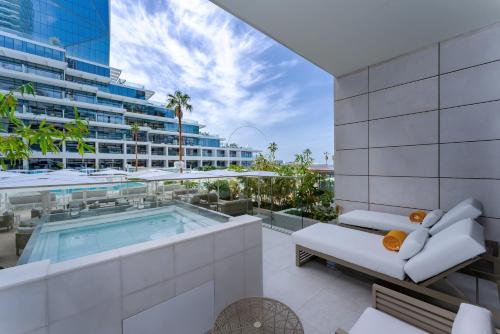1 Bedroom Poolside Room with Pool