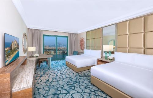 Palm Queen Room