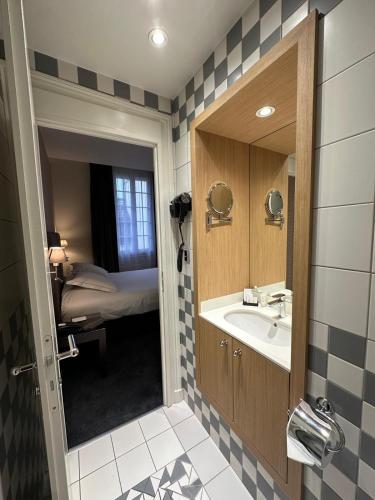 Initial Room