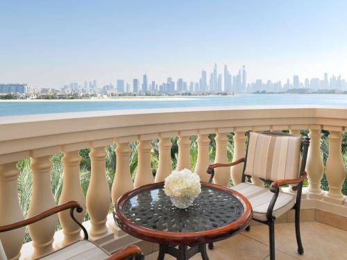 Premier Palm View Room With balcony