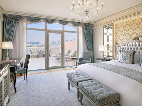Raffles Club Palm Room - Lounge Access