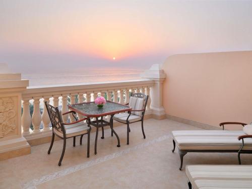 Raffles Club Ocean Room - Lounge Access
