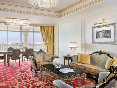 Raffles Presidential Suite With balcony and Lounge Access