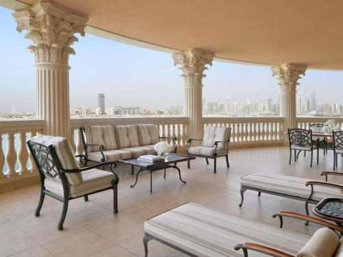 Raffles Presidential Suite With balcony and Lounge Access