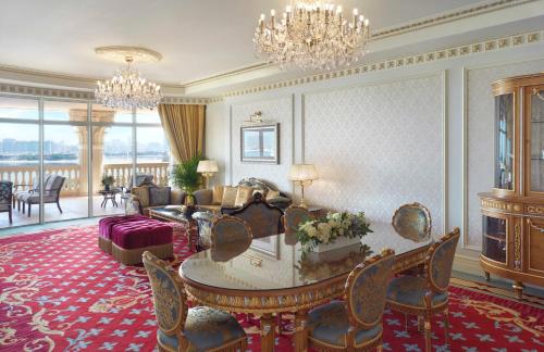 Raffles Presidential Suite With balcony and Lounge Access