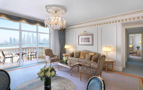 Signature Suite Palm View With balcony and Lounge Access