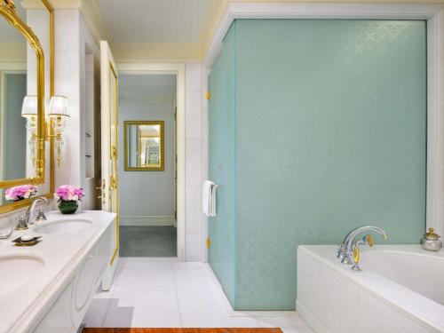 Signature Suite Ocean View With balcony and Lounge Access
