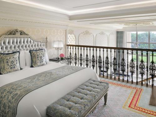 Duplex Suite with Balcony and Club Lounge Access
