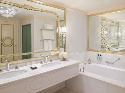 Duplex Suite with Balcony and Club Lounge Access