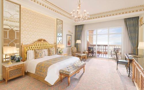 Premier Suite with Balcony - Lounge Access