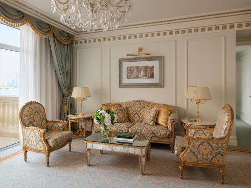 Premier Suite with Balcony - Lounge Access