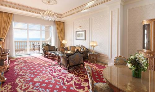 Premier Suite with Balcony - Lounge Access