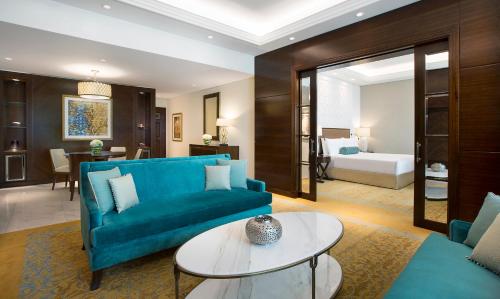 One Bedroom Gulf Suite, 1 King Bed, Garden View