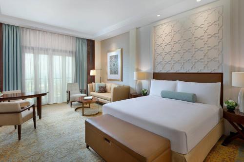 Club Garden Room, 1 King Bed, Club Lounge Access with 5 Culinary Presentations Including Breakfast and Free Flowing Beverages