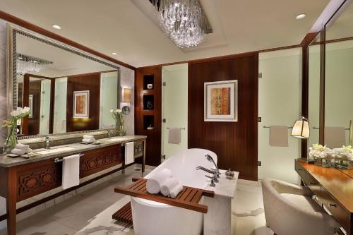 Emirates Suite, 1 King Bed, Club Lounge Access with 5 Culinary Presentations Including Breakfast and Free Flowing Beverages