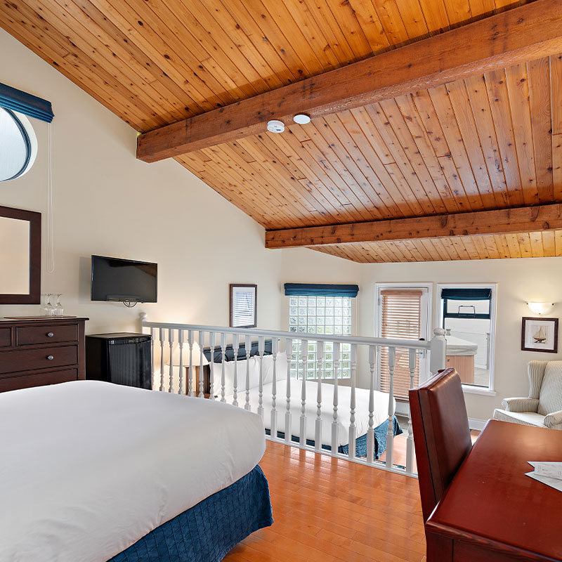 Marine Lodge Suite
